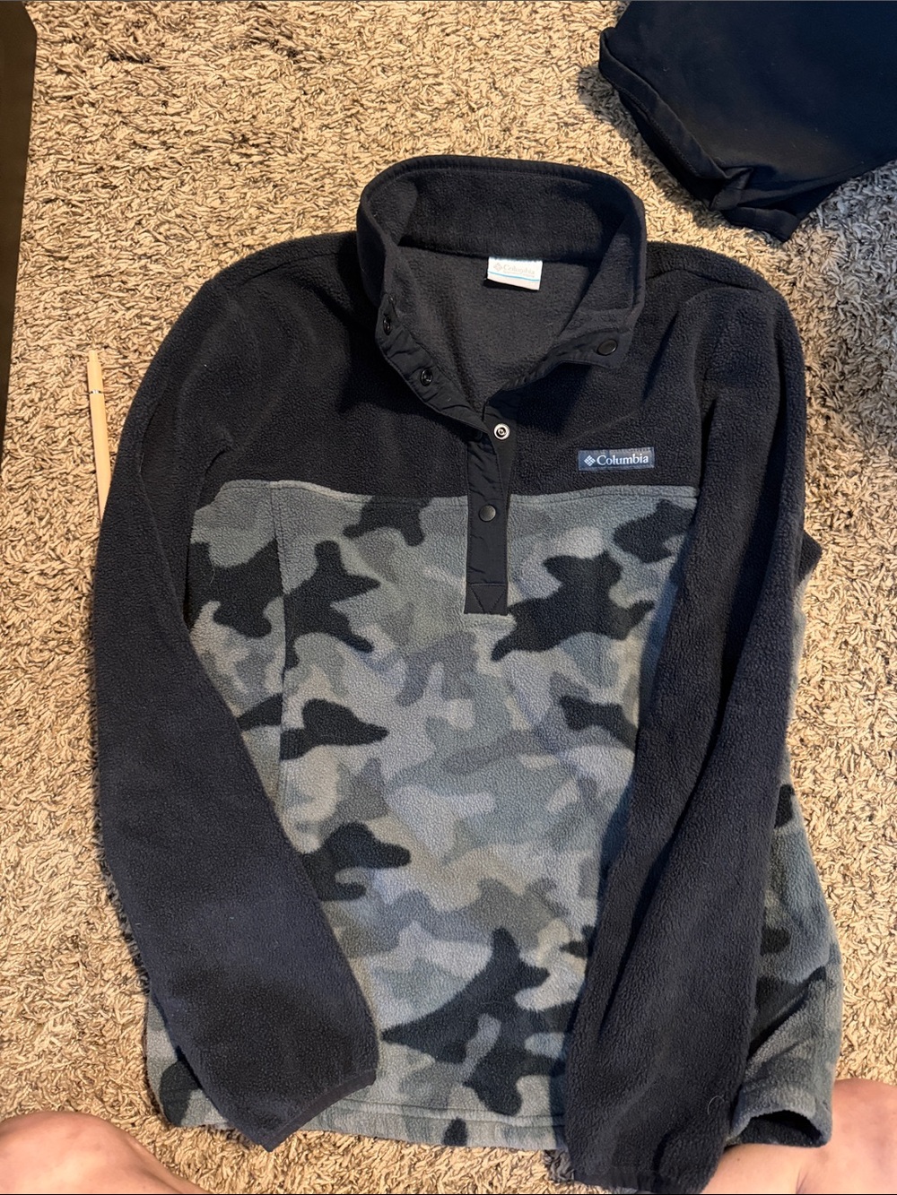 Columbia Black Fleece Pullover with Gray Label